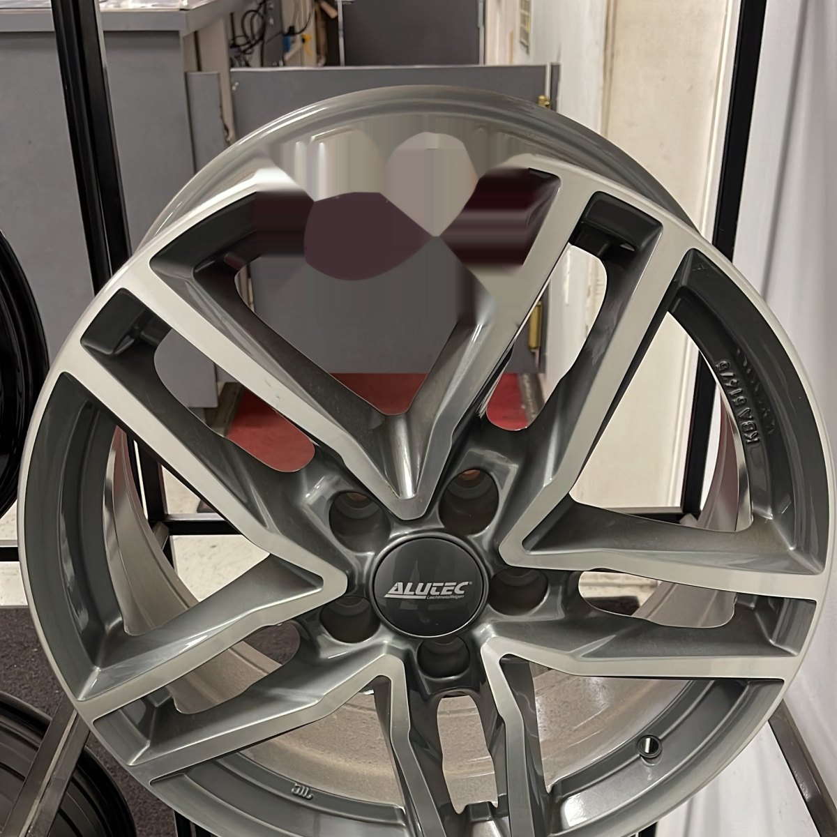Alutec 757 17"x7.5" Wheel