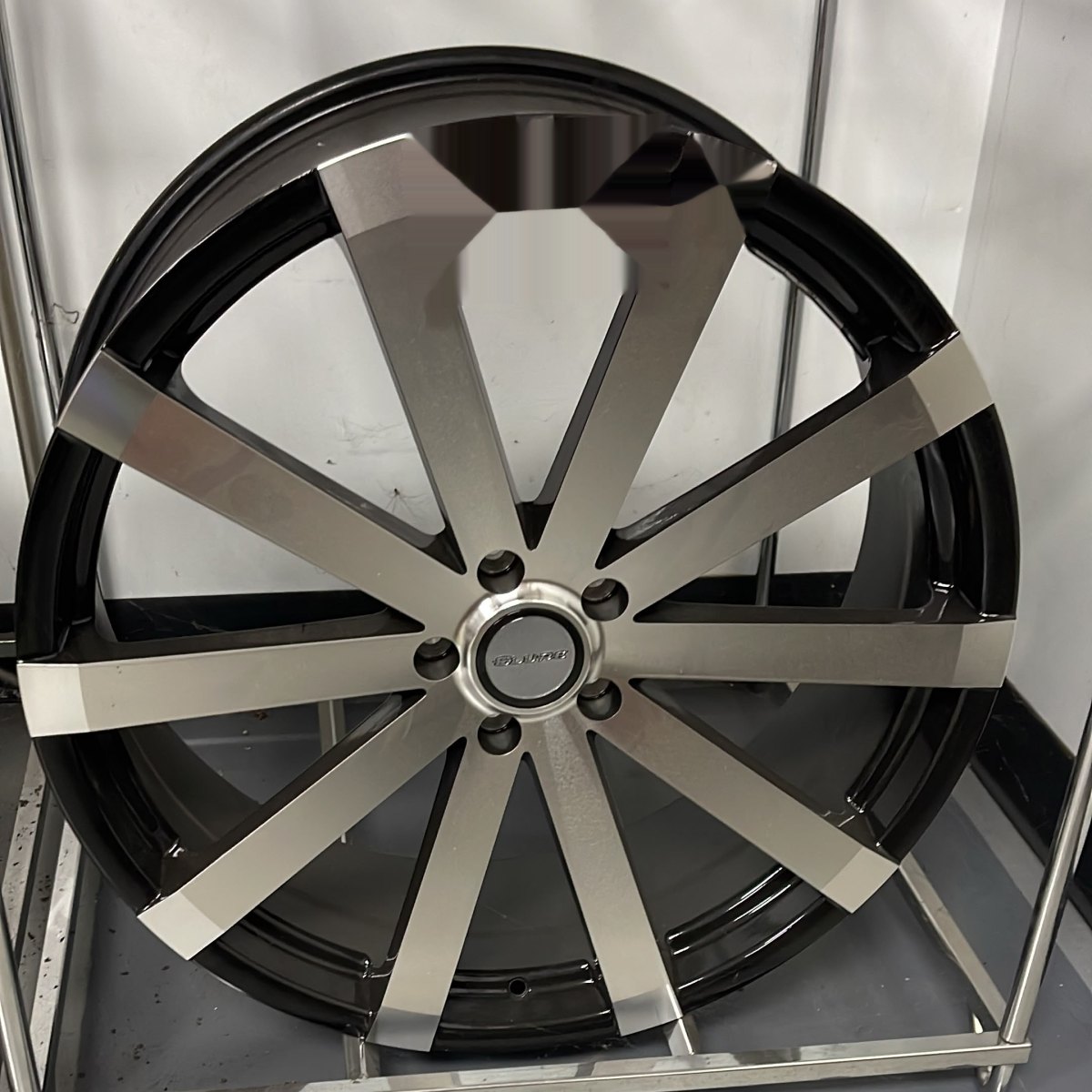 Elure 37 22"x8" Wheel