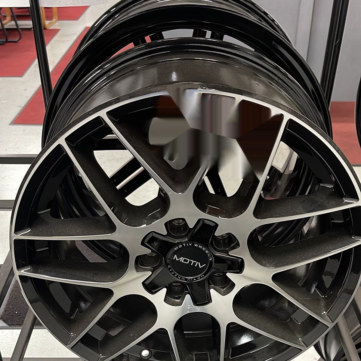 Motiv 435MB 17"x7.5" Wheel