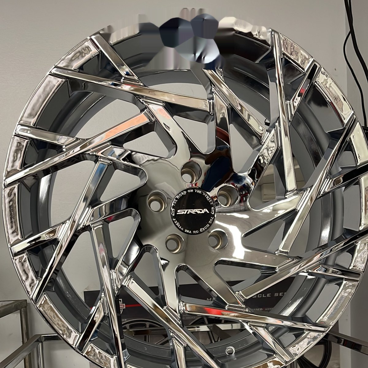 Strada Nido 20"x8.5" Wheel